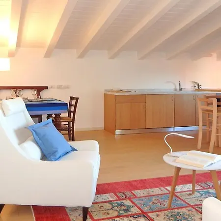 Minnie's Place * Lerici